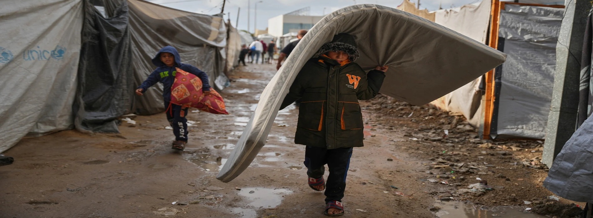 مبادرة ترمب تتآكل... وغزة تغرق